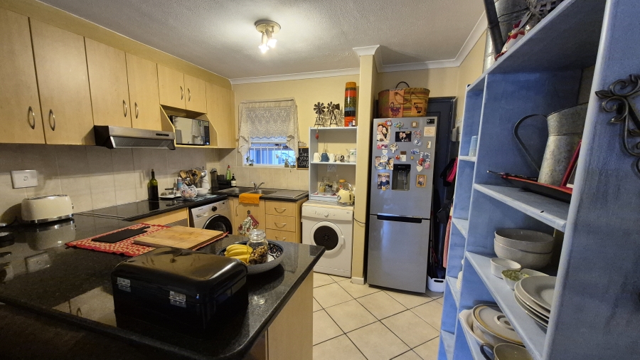 2 Bedroom Property for Sale in Whispering Pines Western Cape